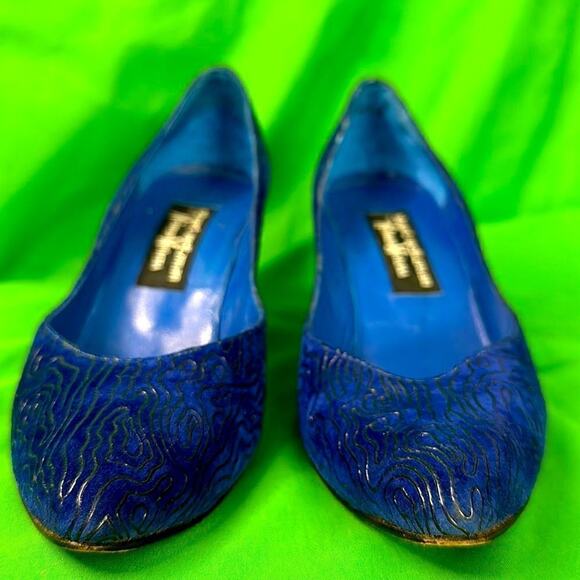 Vintage Stuart Weizmann Cobalt and Black Heels 8 1/2 - Picture 1 of 14